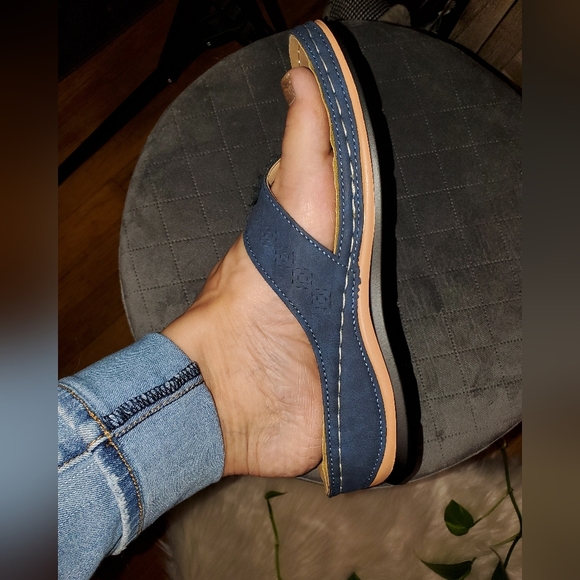 Faux Leather Blue Flower Flip Flops 💙 - Picture 4 of 7